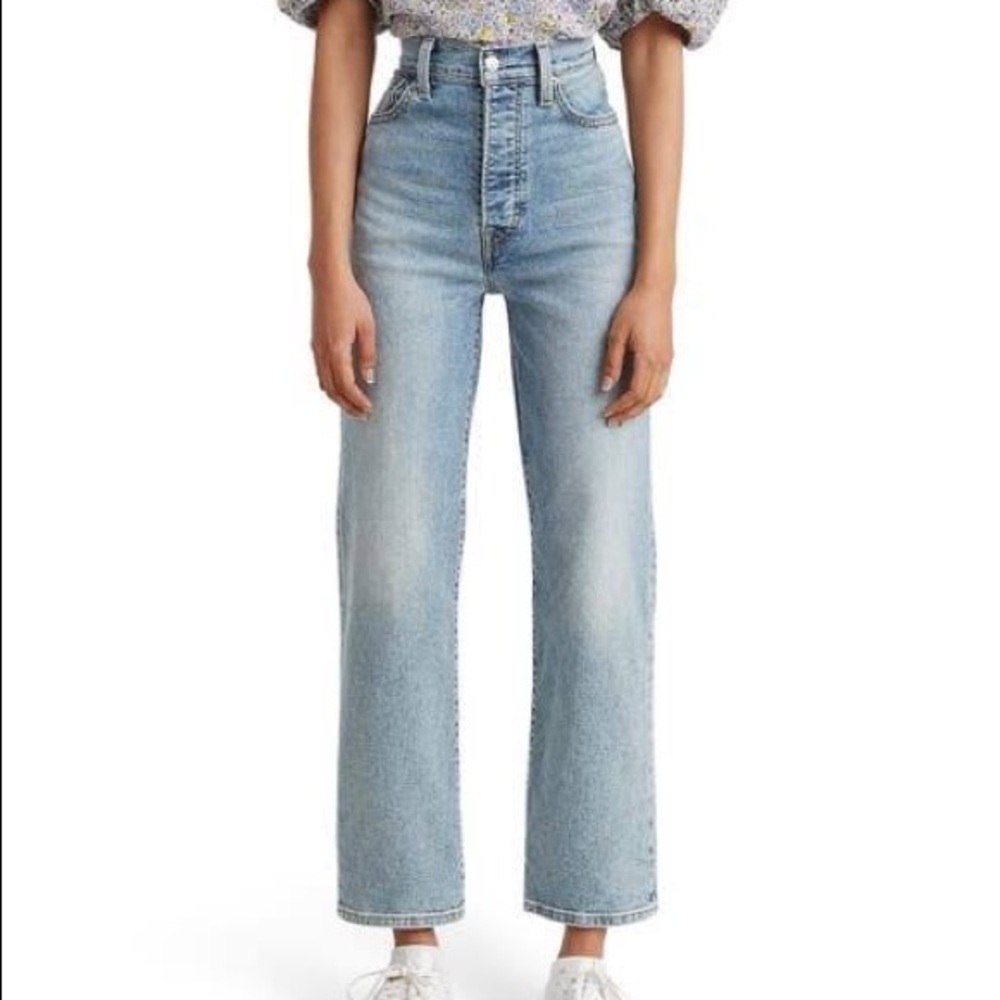 Levi’s ribcage straight ankle light wash jeans
